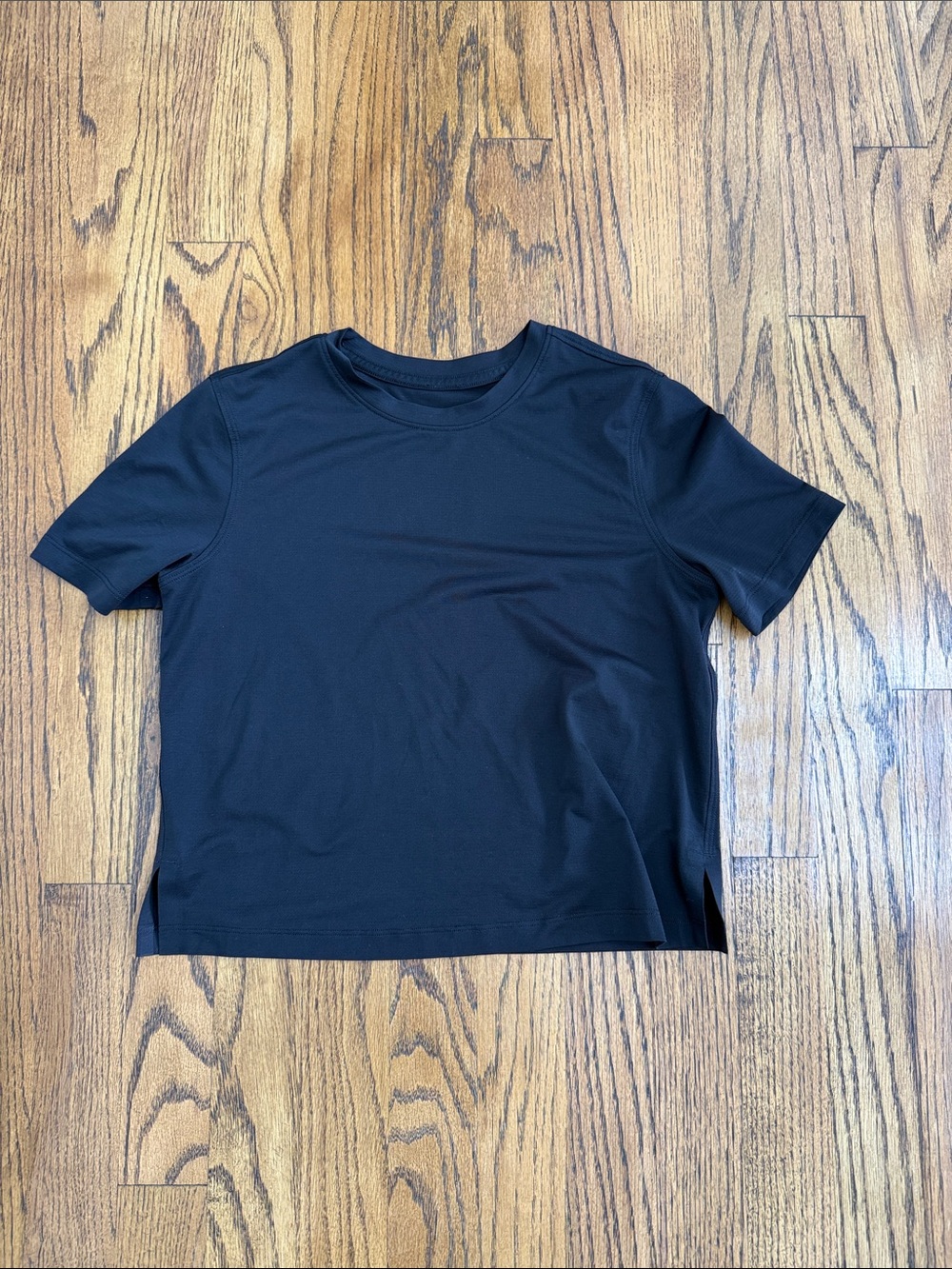 Women’s lululemon cropped Crewneck Short Sleeve Shirt